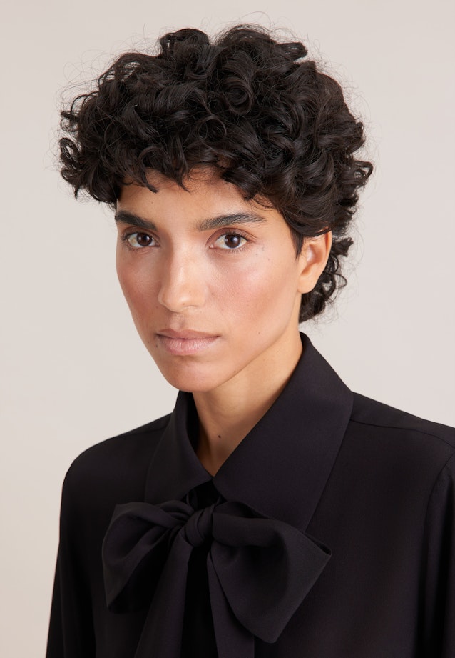 Hemdbluse aus Seide mit abnehmbarer Schluppe in Schwarz |  Seidensticker Onlineshop