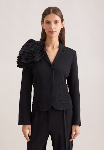 Taillierter Blazer mit abnehmbarer Blüte in Noir |  Seidensticker Onlineshop