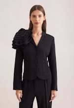 Taillierter Blazer mit abnehmbarer Blüte in Schwarz |  Seidensticker Onlineshop