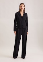 Taillierter Blazer mit abnehmbarer Blüte in Schwarz |  Seidensticker Onlineshop