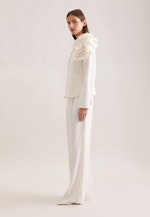 Taillierter Blazer mit abnehmbarer Blüte in Weiß |  Seidensticker Onlineshop