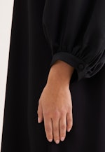 Fließendes Blusenkleid mit V- Ausschnitt in Schwarz |  Seidensticker Onlineshop