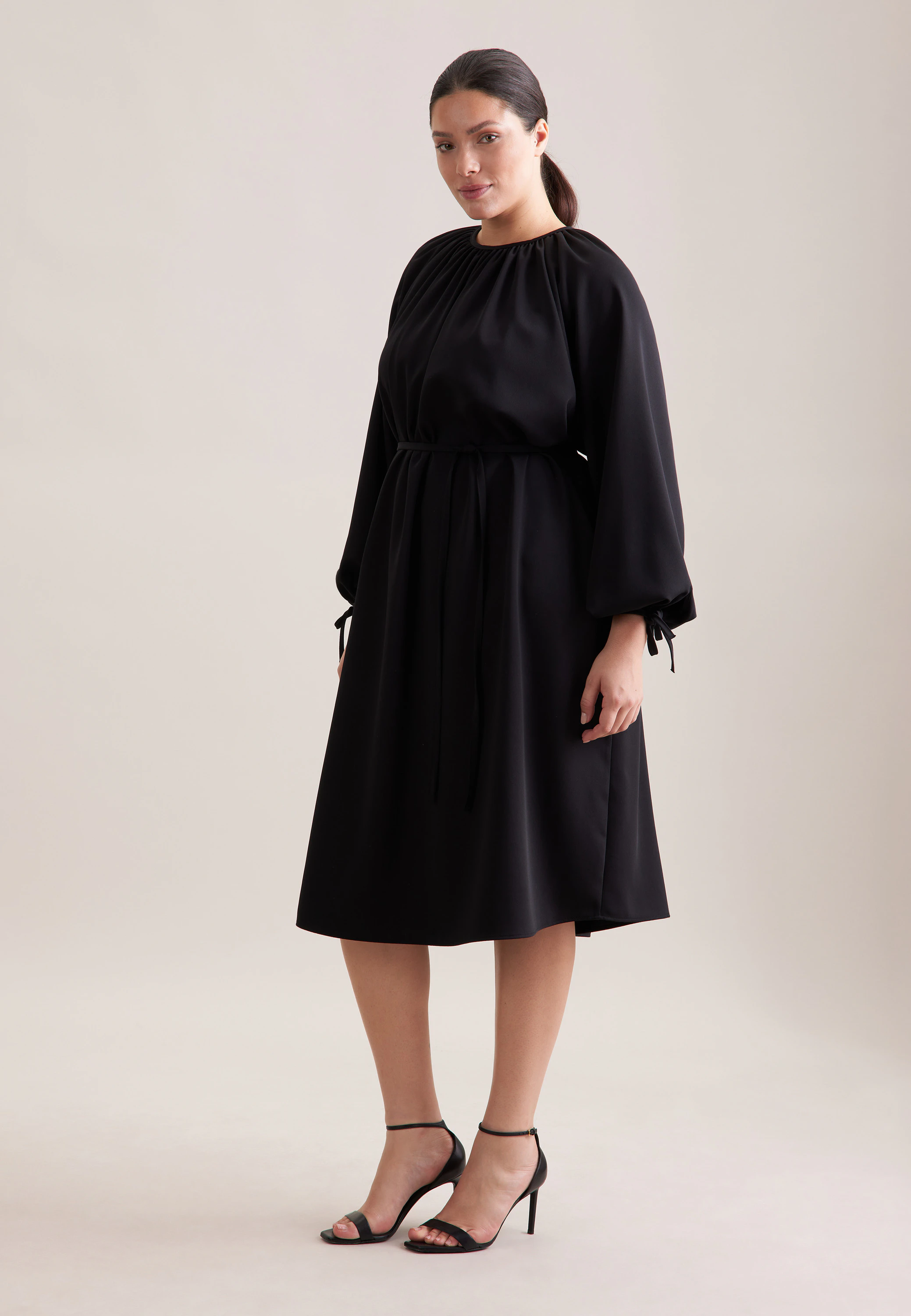 Raglankleid mit Schleifendetail Schwarz 54