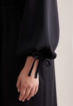 Raglankleid mit Schleifendetail in Schwarz |  Seidensticker Onlineshop