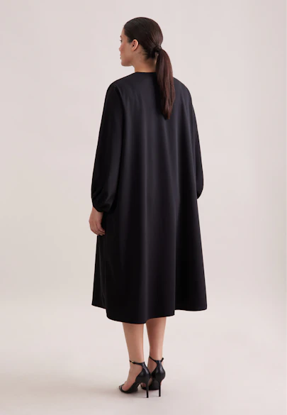 Fließendes Blusenkleid mit V- Ausschnitt in Schwarz |  Seidensticker Onlineshop