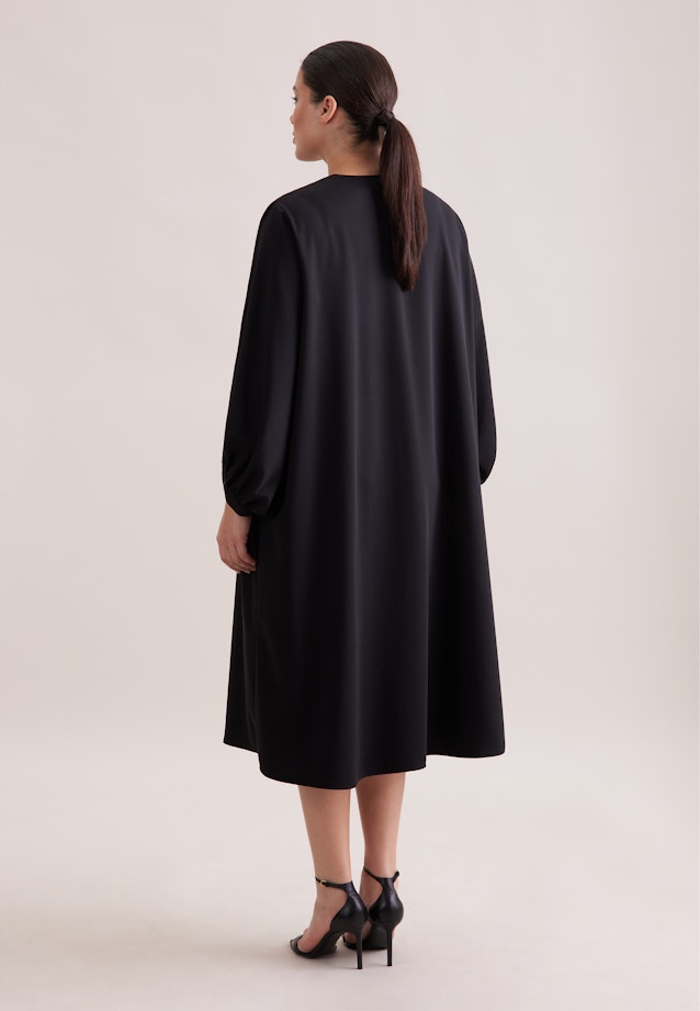 Fließendes Blusenkleid mit V- Ausschnitt in Schwarz |  Seidensticker Onlineshop