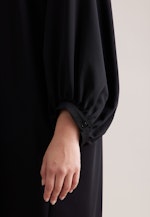 Fließendes Blusenkleid mit V- Ausschnitt in Schwarz |  Seidensticker Onlineshop