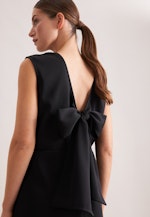 Fließendes Kleid mit Rückenausschnitt und Schleifendetail in Schwarz |  Seidensticker Onlineshop