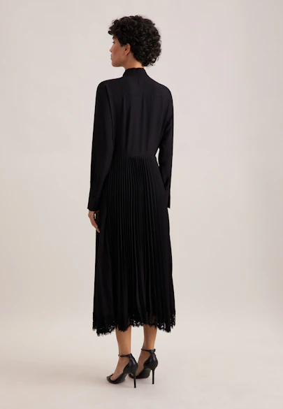 Robe à col dressé avec détails en dentelle et plissés in Noir |  Seidensticker Onlineshop