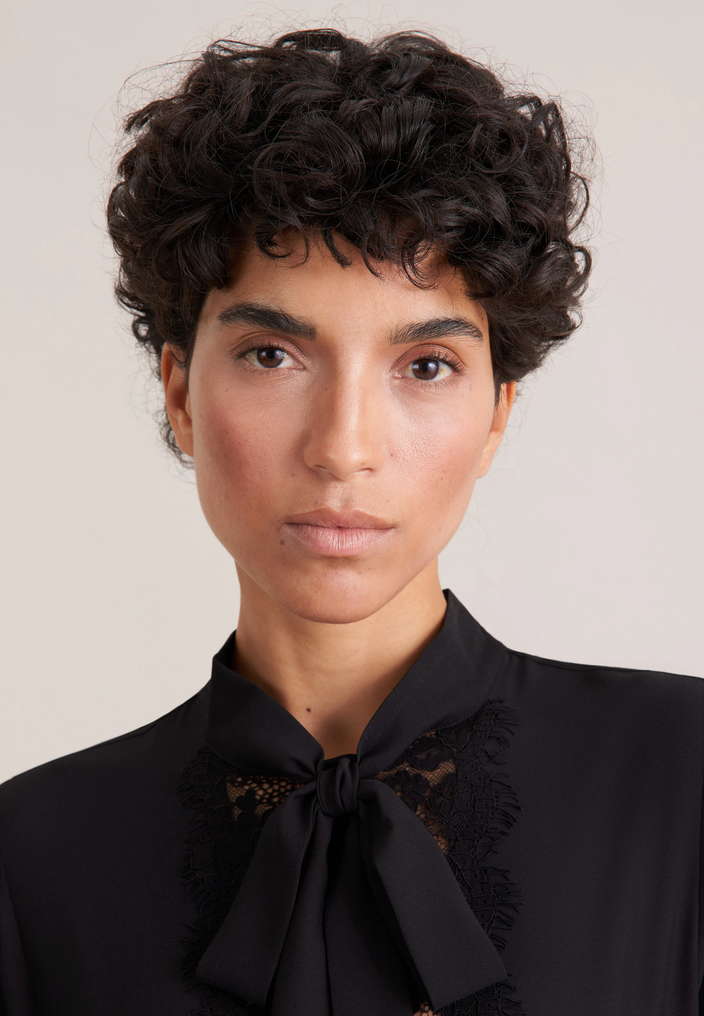 Women Stand-up collar dress with lace detail and pleated schwarz |  Seidensticker