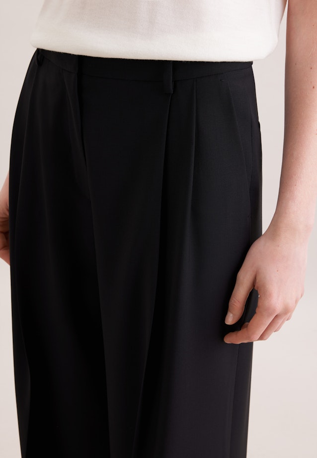 Bundfaltenhose aus einer Wollmischung in Schwarz |  Seidensticker Onlineshop