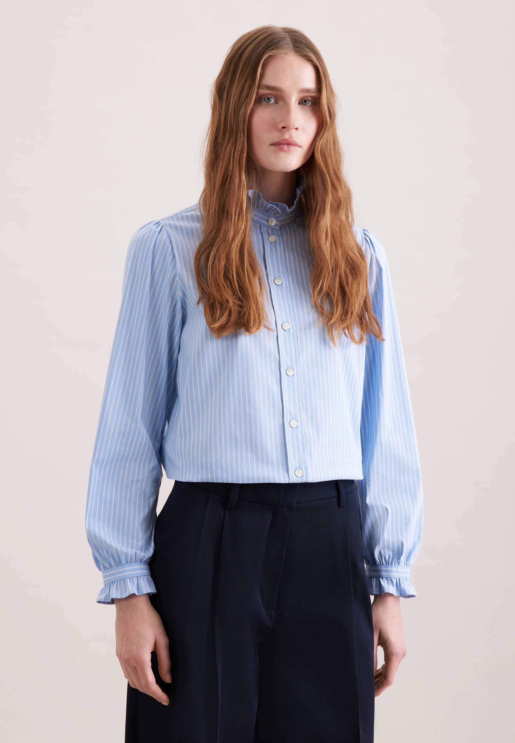 Hemdbluse mit Rüschendetails Blau
