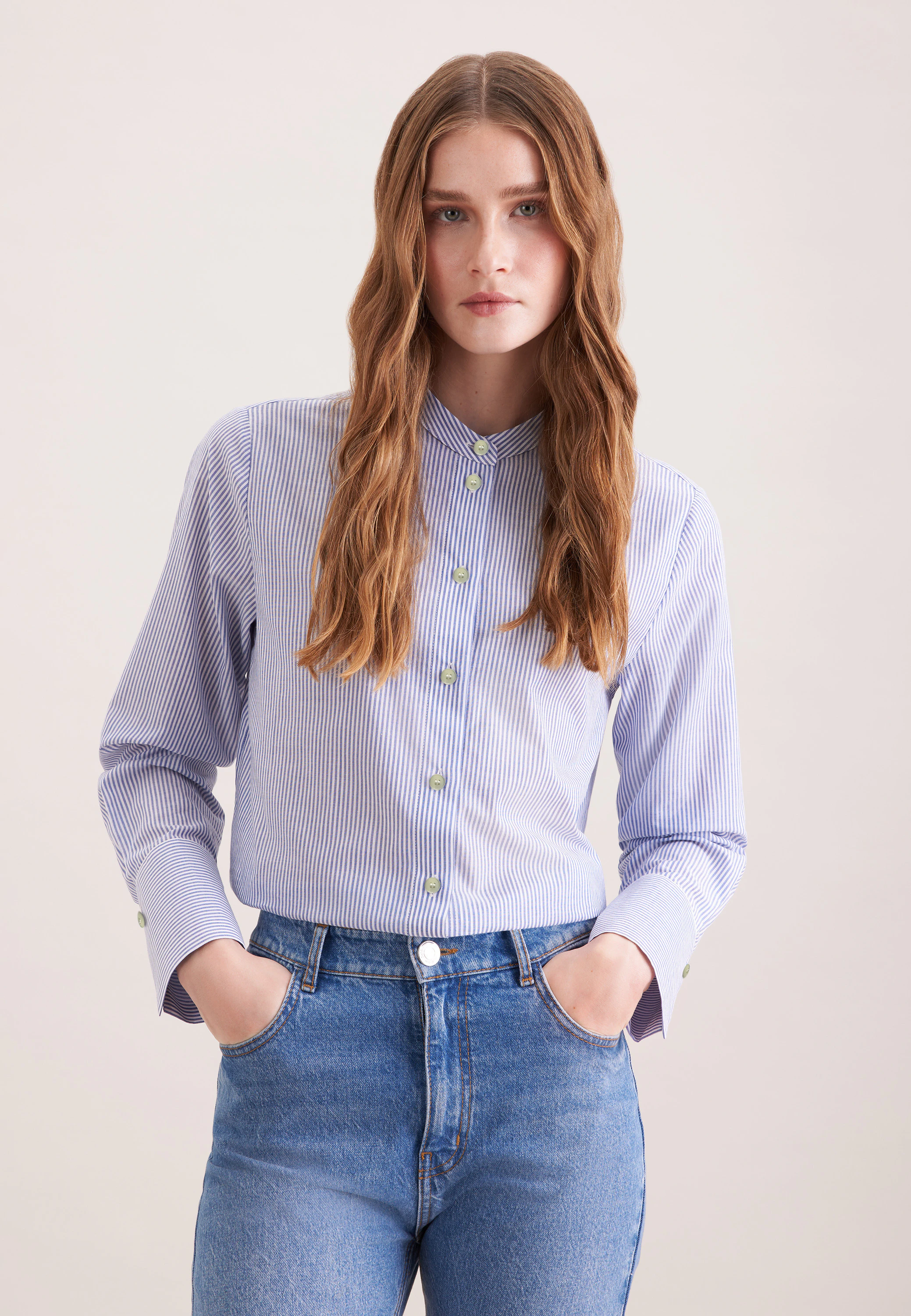 Stehkragenbluse mit hoher Manschette Blau