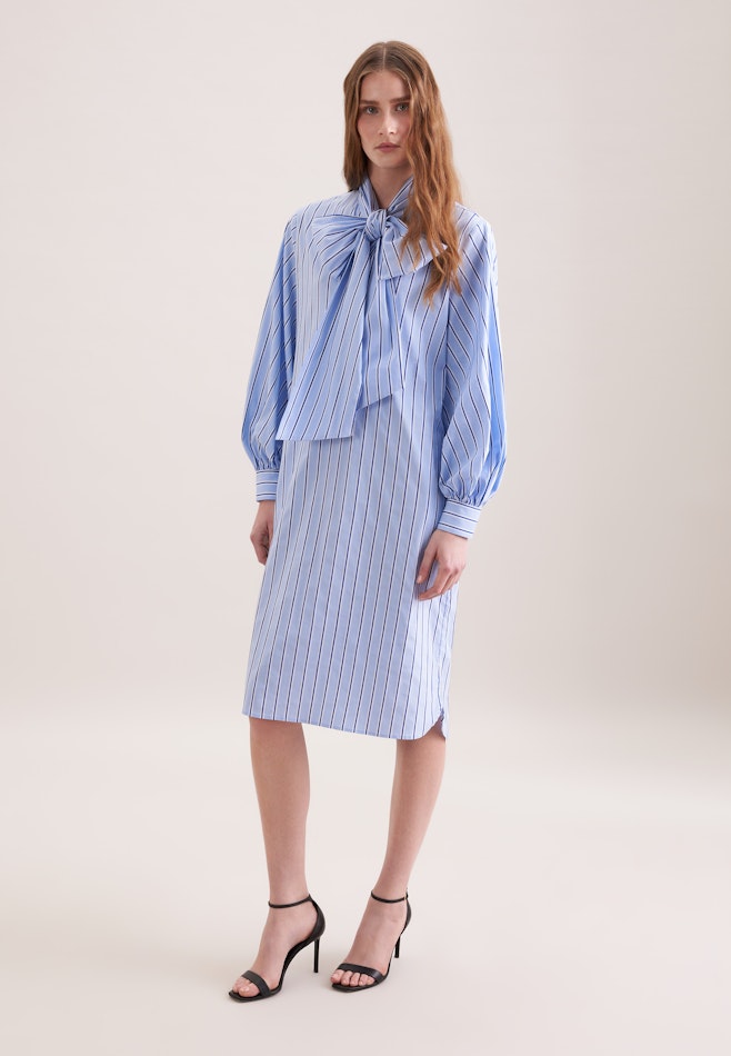 Schalkragenkleid mit Volumenärmel dans Bleu Clair | Boutique en ligne Seidensticker