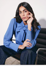 Shirt blouse with detachable bow tie in Mittelblau |  Seidensticker Onlineshop