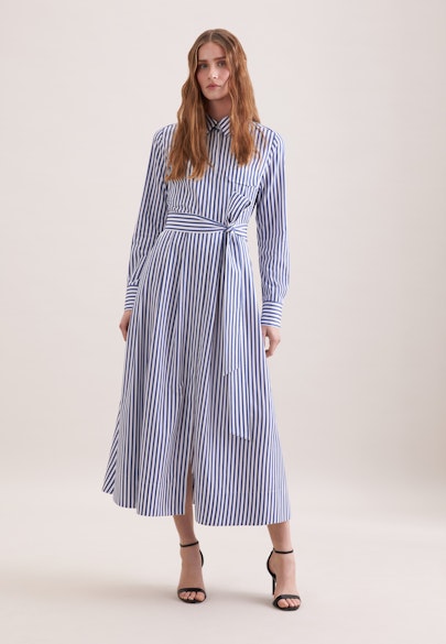 Weit schwingendes Hemdblusenkleid mit Bindegürtel, slim in Mittelblau |  Seidensticker Onlineshop