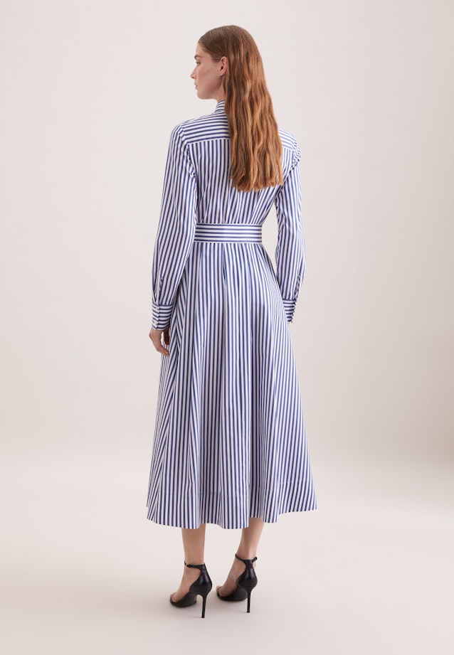 Weit schwingendes Hemdblusenkleid mit Taillenürtel in Mittelblau |  Seidensticker Onlineshop