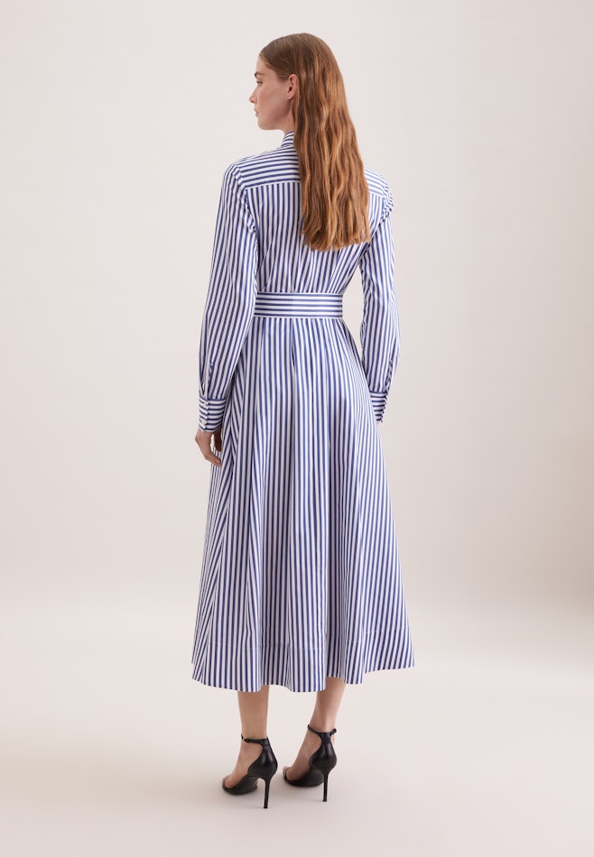 Weit schwingendes Hemdblusenkleid mit Taillenürtel in Mittelblau | Seidensticker Onlineshop