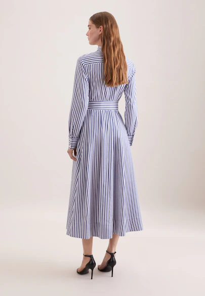Weit schwingendes Hemdblusenkleid mit Bindegürtel, slim in Mittelblau |  Seidensticker Onlineshop