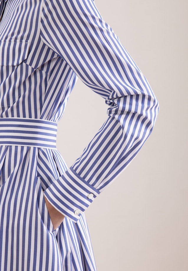 Weit schwingendes Hemdblusenkleid mit Bindegürtel, slim in Mittelblau |  Seidensticker Onlineshop