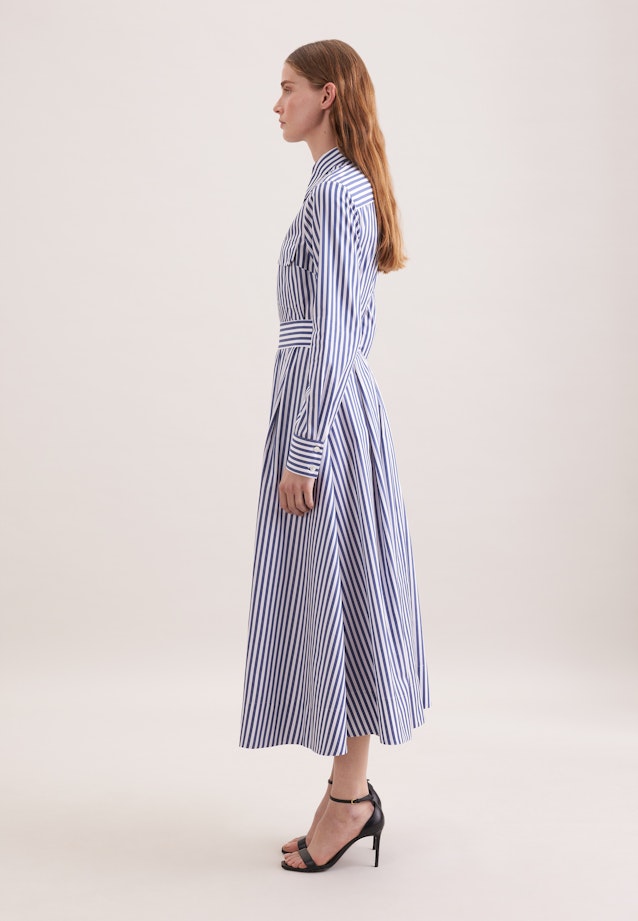Weit schwingendes Hemdblusenkleid mit Bindegürtel, slim in Mittelblau |  Seidensticker Onlineshop