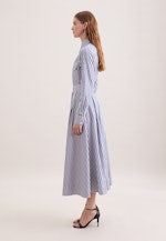 Weit schwingendes Hemdblusenkleid mit Bindegürtel, slim in Mittelblau |  Seidensticker Onlineshop