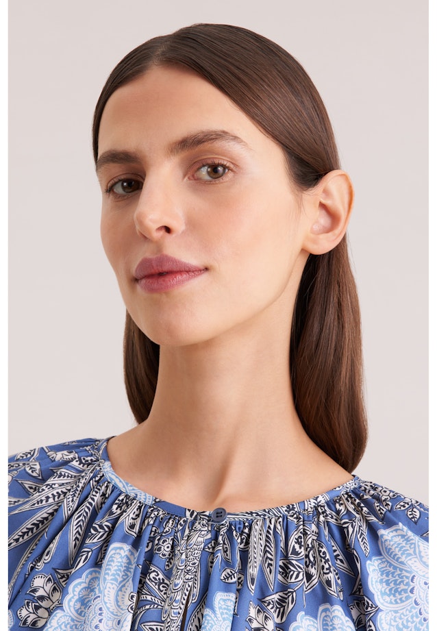 Satinierte Raglanbluse mit Schleifendetails in Mittelblau |  Seidensticker Onlineshop