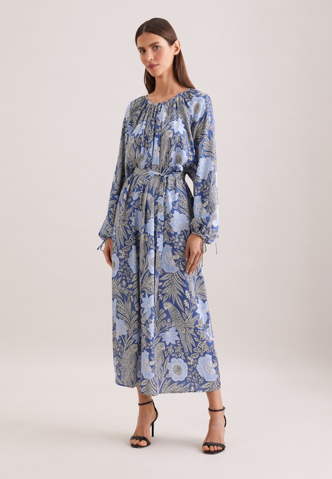 Satiniertes Raglankleid mit Schleifendetails und Taillengürtel in Mittelblau | Seidensticker online shop