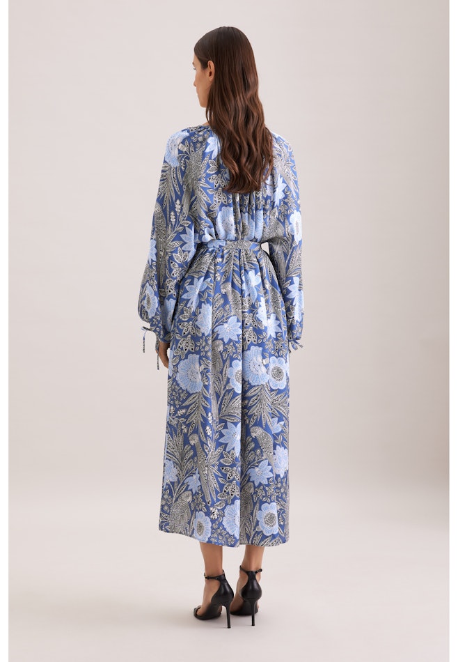 Satiniertes Raglankleid mit Schleifendetails und Taillengürtel in Mittelblau | Seidensticker Onlineshop