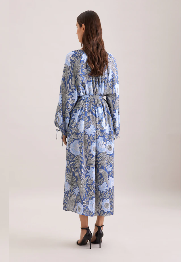 Satiniertes Raglankleid mit Schleifendetails und Taillengürtel in Mittelblau |  Seidensticker Onlineshop