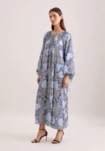 Satiniertes Raglankleid mit Schleifendetails und Taillengürtel in Mittelblau |  Seidensticker Onlineshop