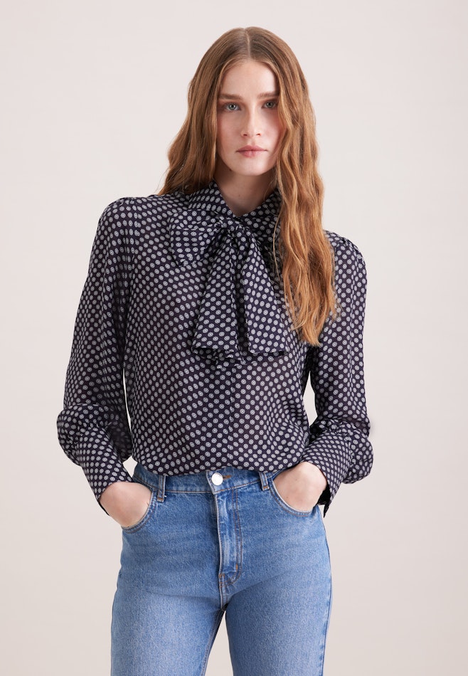 Gemusterte Hemdbluse mit abnehmbarer Schluppe in Dunkelblau | Seidensticker Onlineshop