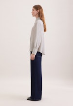 Gemusterte Hemdbluse mit abnehmbarer Schluppe in Weiß |  Seidensticker Onlineshop