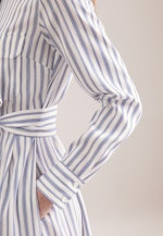 Weit schwingendes Hemdblusenkleid mit Bindgürtel aus Leinen Mix, slim in Mittelblau |  Seidensticker Onlineshop