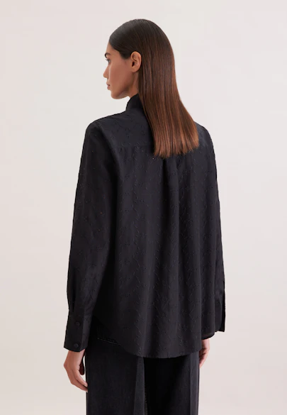 Hemdbluse in A- Linie aus Lochstickerei in Schwarz |  Seidensticker Onlineshop