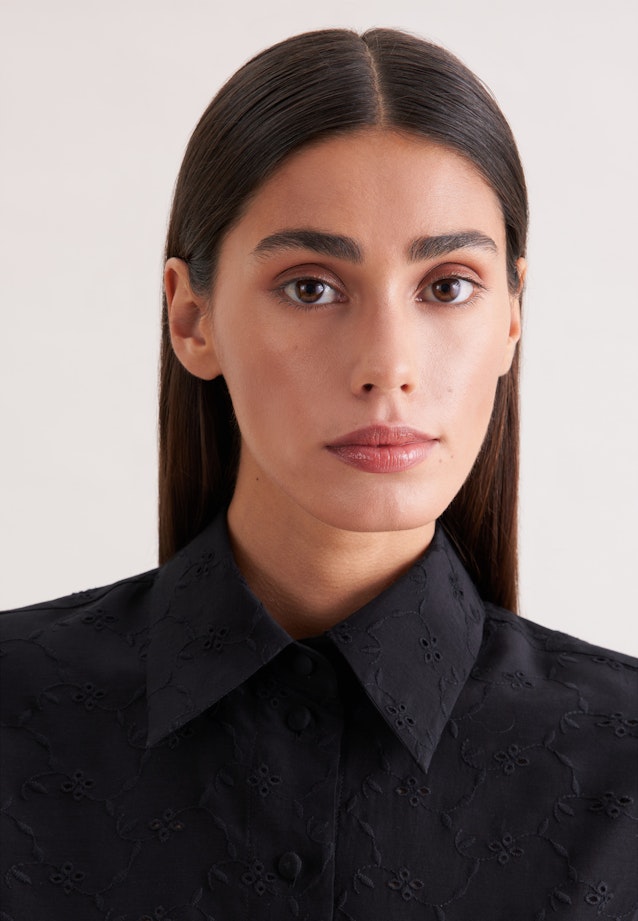 Hemdbluse in A- Linie aus Lochstickerei in Schwarz |  Seidensticker Onlineshop