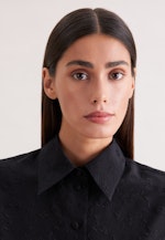 Hemdbluse in A- Linie aus Lochstickerei in Schwarz |  Seidensticker Onlineshop