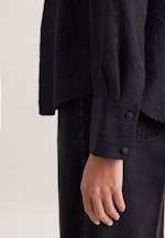 Hemdbluse in A- Linie aus Lochstickerei in Schwarz |  Seidensticker Onlineshop