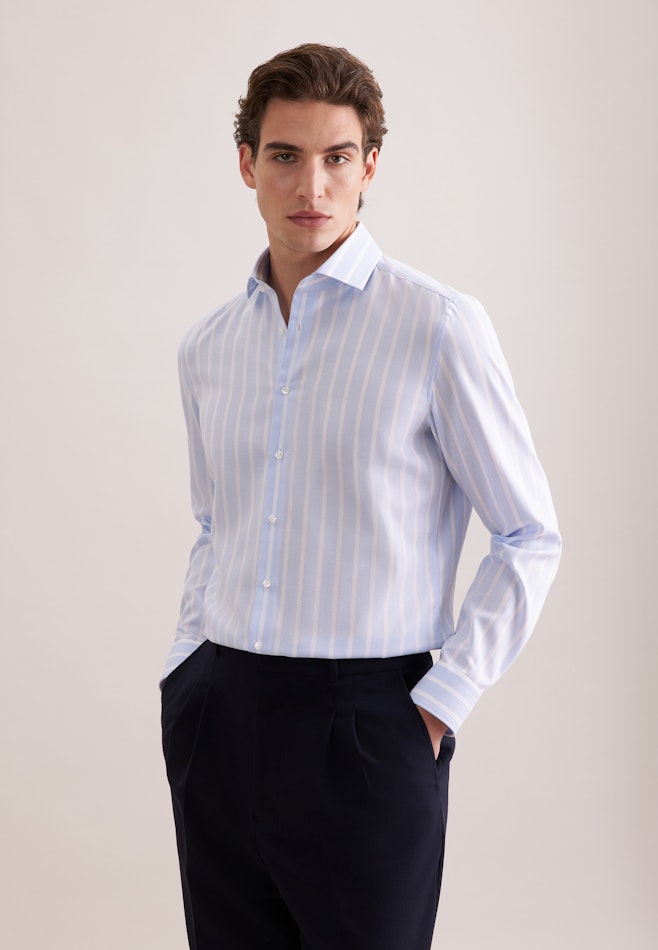 Shaped Chemise d'affaires Rayures dans Bleu Moyen | Boutique en ligne Seidensticker