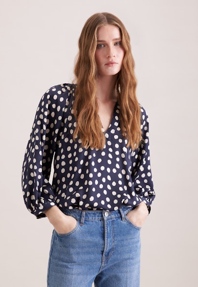 Satinierte Bluse mit Volumenärmeln in Dunkelblau |  Seidensticker Onlineshop