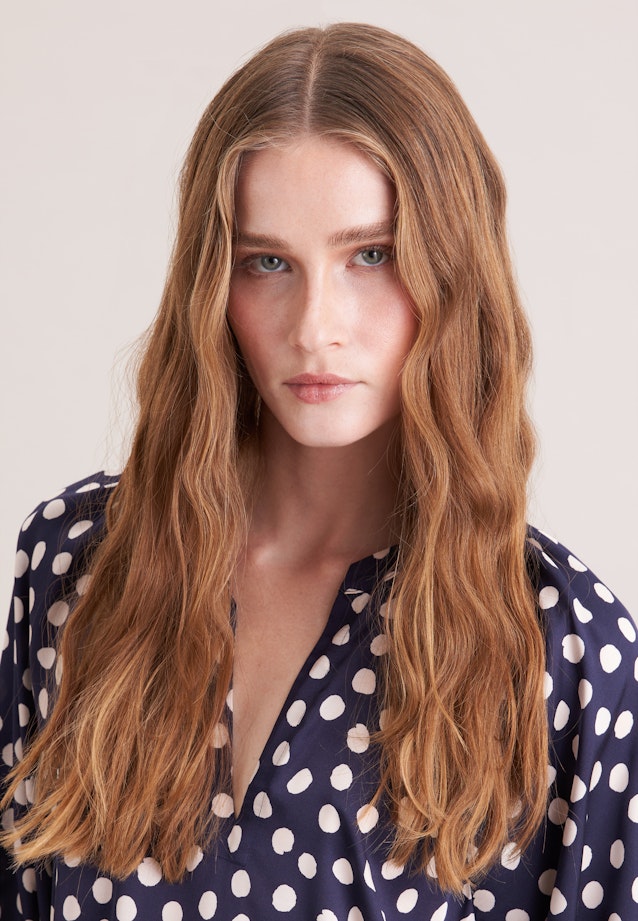 Satinierte Bluse mit Volumenärmeln in Dunkelblau |  Seidensticker Onlineshop