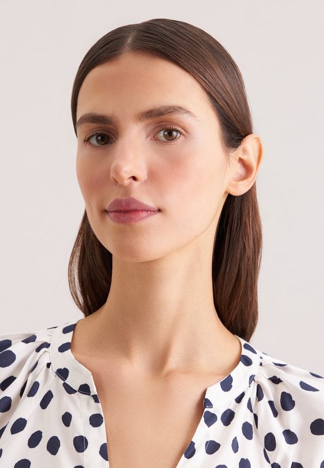 Satinierte Bluse mit Volumenärmeln in Weiß |  Seidensticker Onlineshop