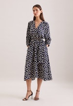 Satiniertes Kleid mit Volumenärmeln in Dunkelblau |  Seidensticker Onlineshop