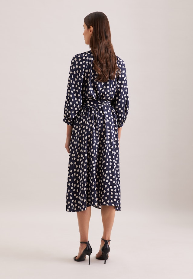 Satiniertes Kleid mit Volumenärmeln in Dunkelblau |  Seidensticker Onlineshop