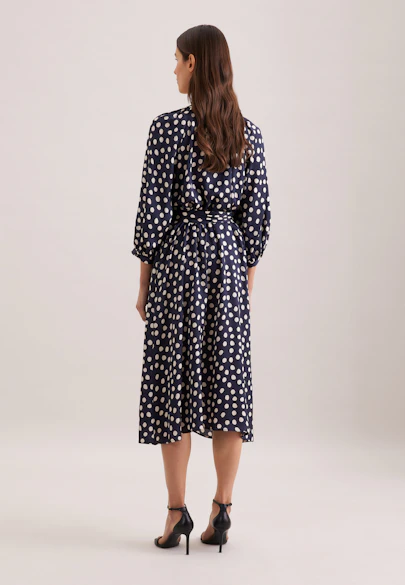Satiniertes Kleid mit Volumenärmeln in Dunkelblau |  Seidensticker Onlineshop