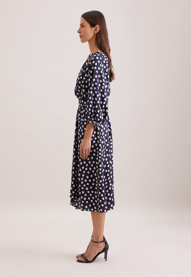 Satiniertes Kleid mit Volumenärmeln in Dunkelblau |  Seidensticker Onlineshop