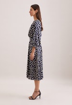 Satiniertes Kleid mit Volumenärmeln in Dunkelblau |  Seidensticker Onlineshop