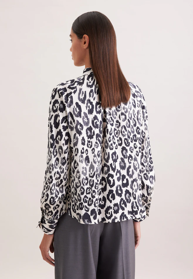 Satin raglan blouse with stand-up collar in Weiß | Seidensticker online shop