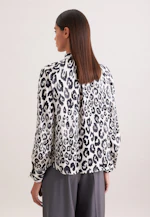 Satin raglan blouse with stand-up collar in Weiß |  Seidensticker Onlineshop