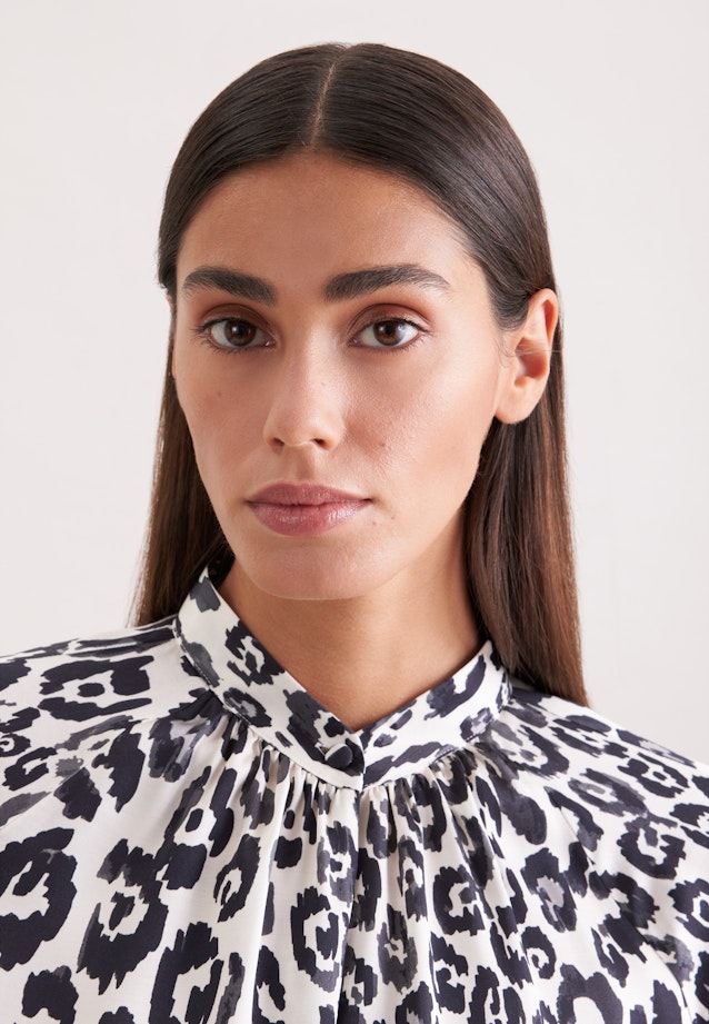 Satinierte Raglanbluse mit Stehkragen in Weiß |  Seidensticker Onlineshop